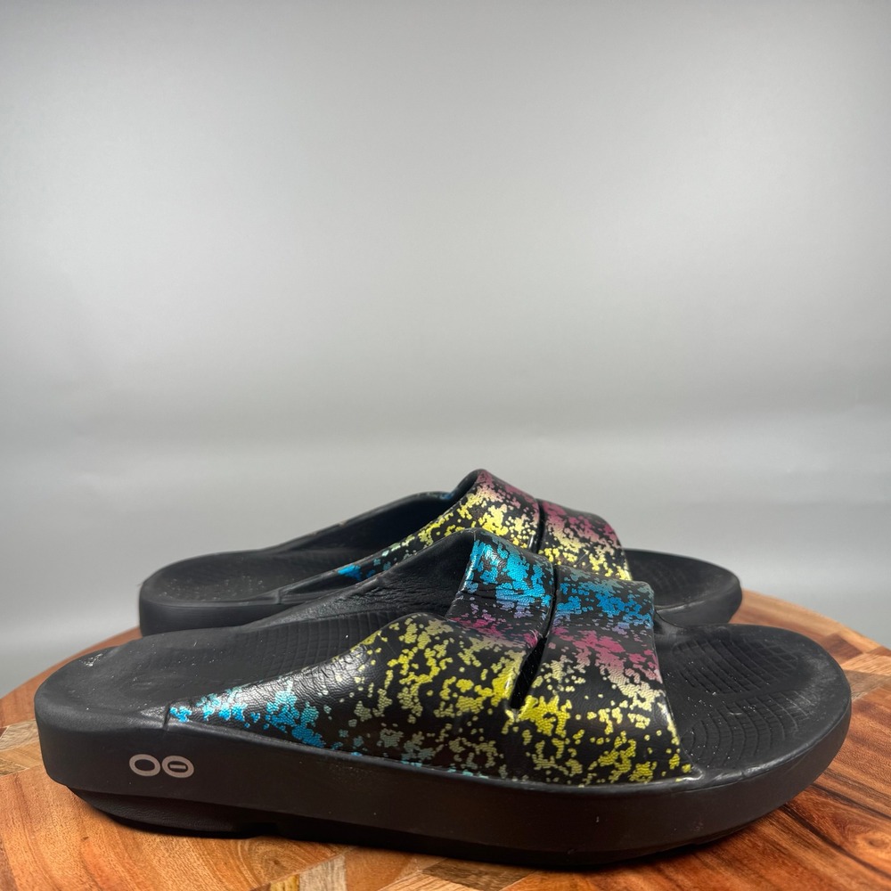 OOFOS OOlala Luxe Recovery Slide Sandals Black Rainbow Speckle Womens 6 Mens 4